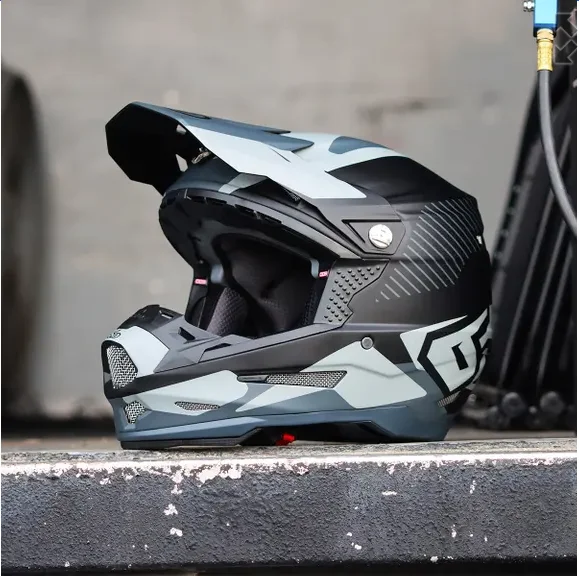ATR-2 Fusion Black Helmet – 6D Helmets
