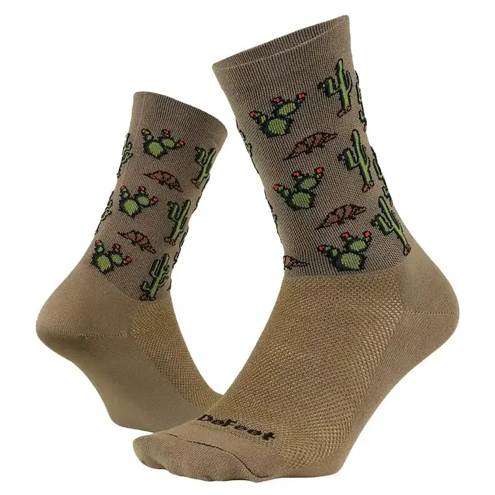 DeFeet Aireator 6″ Cactus Socks, 7-9, Tan